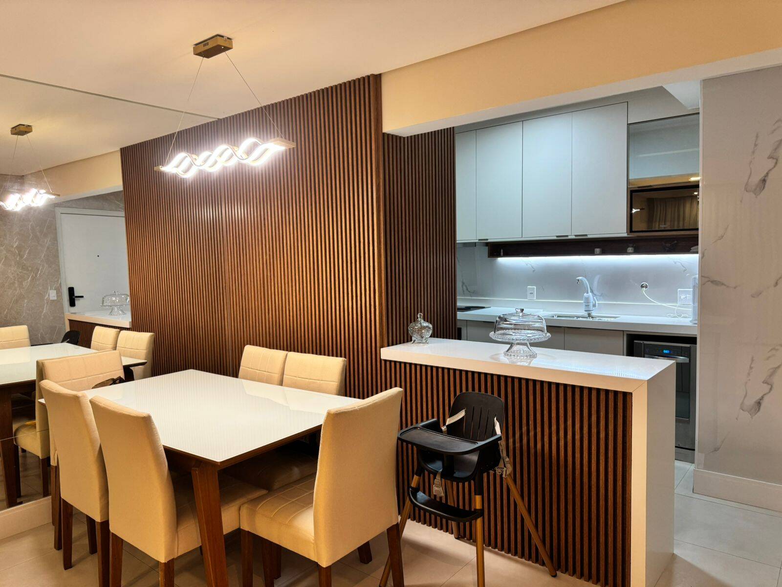 Apartamento à venda com 3 quartos, 91m² - Foto 2