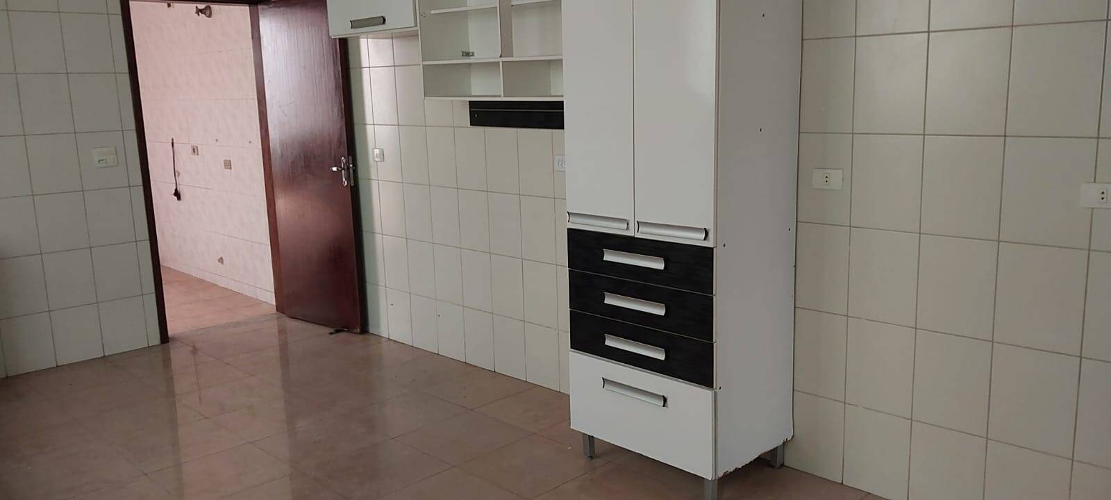 Casa à venda com 3 quartos, 225m² - Foto 2