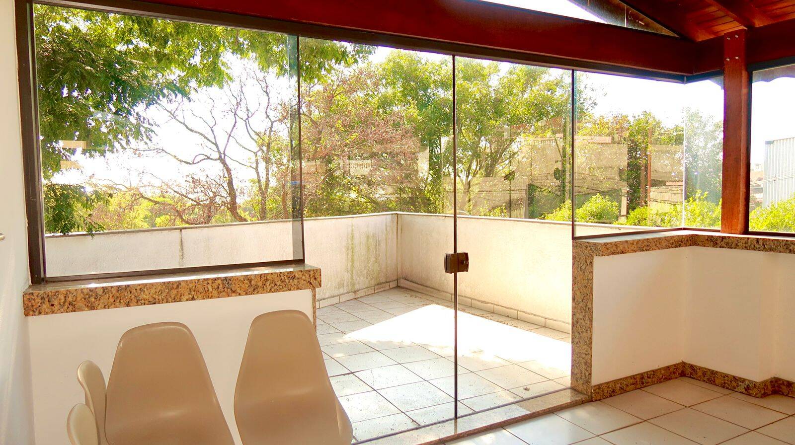 Casa à venda com 3 quartos, 700m² - Foto 1