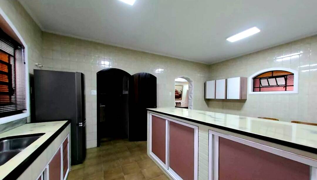 Casa à venda com 3 quartos, 238m² - Foto 8
